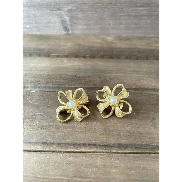 Vintage Pearl Flower Clip-On Earrings - Gold Tone Metal Faux Stone - Picture 2 of 7